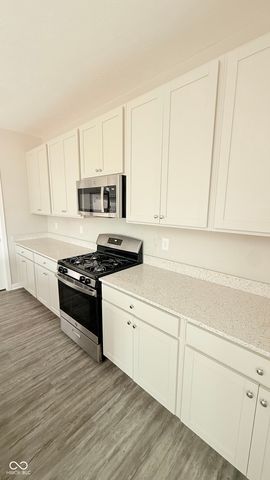 2431 S Carlota Drive, New Palestine, IN 46163