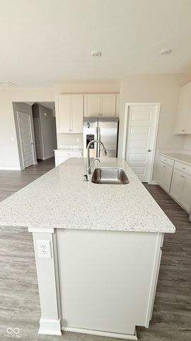 2431 S Carlota Drive, New Palestine, IN 46163