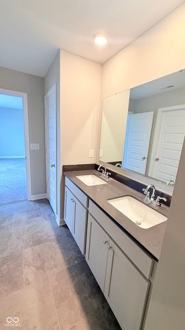 2431 S Carlota Drive, New Palestine, IN 46163