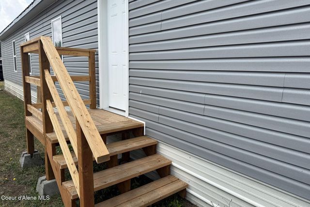 10734 N Benoit St, Hayden, ID 83835