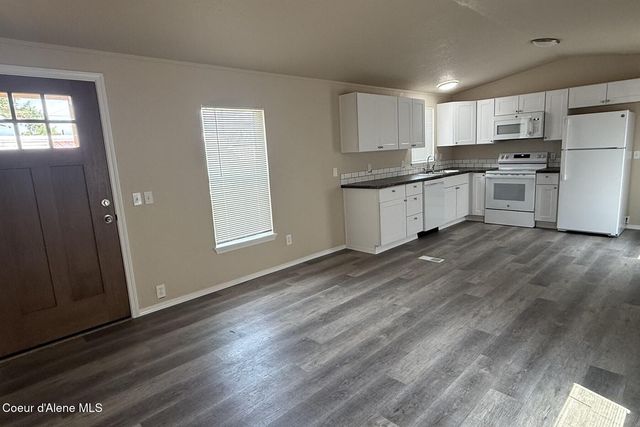 10734 N Benoit St, Hayden, ID 83835