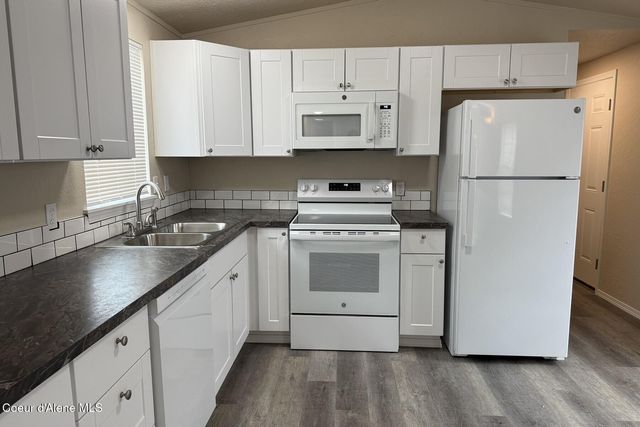 10734 N Benoit St, Hayden, ID 83835