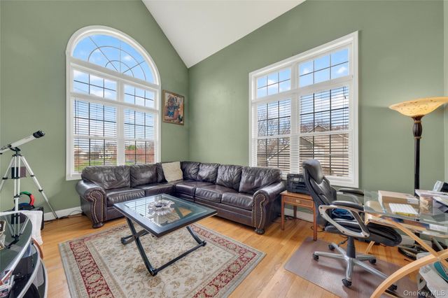 30 Meadowood Lane, Wappingers Falls, NY 12590