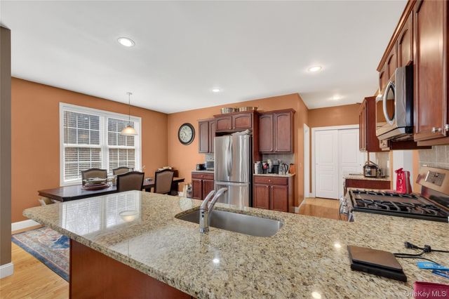 30 Meadowood Lane, Wappingers Falls, NY 12590