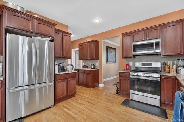30 Meadowood Lane, Wappingers Falls, NY 12590
