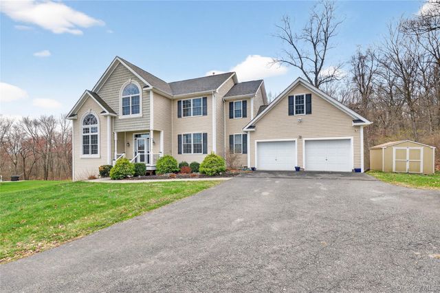 30 Meadowood Lane, Wappingers Falls, NY 12590