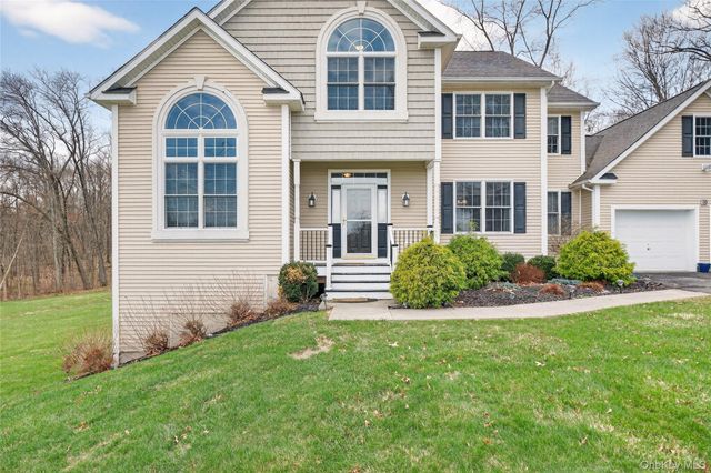 30 Meadowood Lane, Wappingers Falls, NY 12590