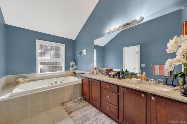 30 Meadowood Lane, Wappingers Falls, NY 12590