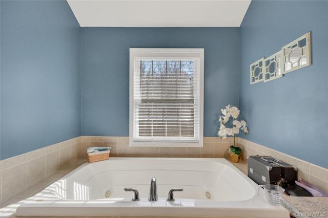 30 Meadowood Lane, Wappingers Falls, NY 12590
