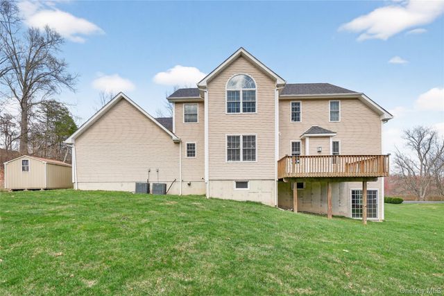 30 Meadowood Lane, Wappingers Falls, NY 12590