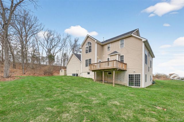 30 Meadowood Lane, Wappingers Falls, NY 12590