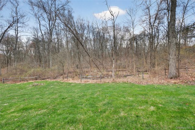 30 Meadowood Lane, Wappingers Falls, NY 12590