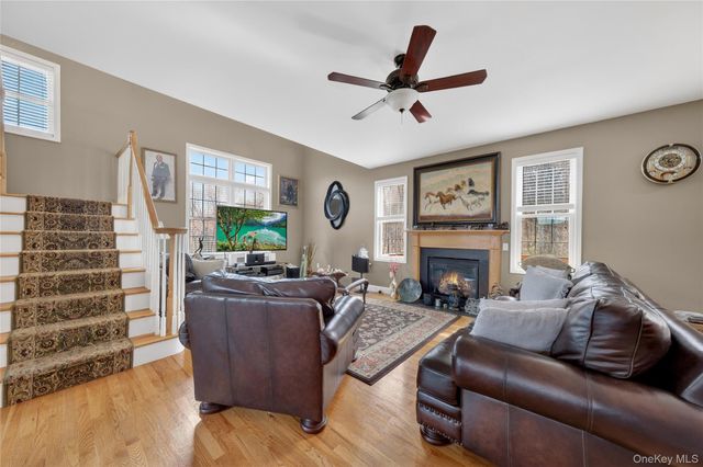 30 Meadowood Lane, Wappingers Falls, NY 12590