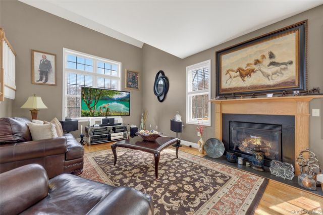 30 Meadowood Lane, Wappingers Falls, NY 12590