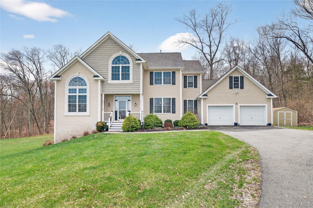 30 Meadowood Lane, Wappingers Falls, NY 12590