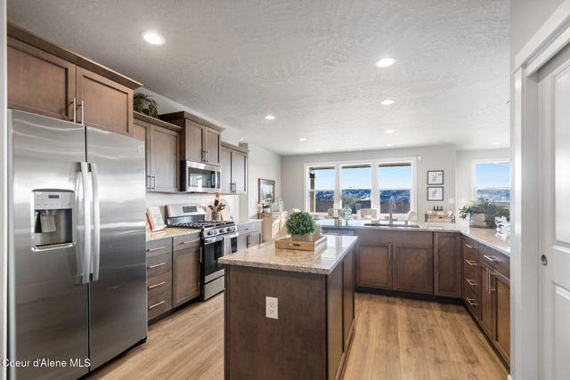 6585 W CONSTANTINE LN, Rathdrum, ID 83858