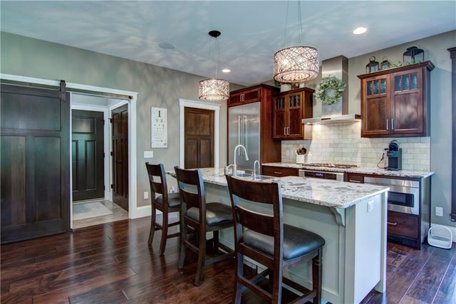 4634 S Oakwood Hills Parkway, Eau Claire, WI 54701