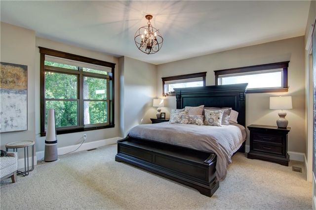 4634 S Oakwood Hills Parkway, Eau Claire, WI 54701