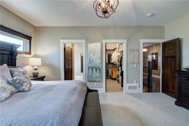 4634 S Oakwood Hills Parkway, Eau Claire, WI 54701