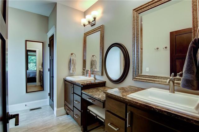 4634 S Oakwood Hills Parkway, Eau Claire, WI 54701