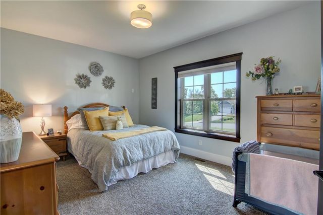 4634 S Oakwood Hills Parkway, Eau Claire, WI 54701