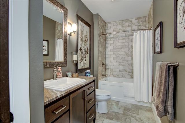 4634 S Oakwood Hills Parkway, Eau Claire, WI 54701