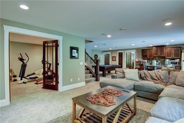 4634 S Oakwood Hills Parkway, Eau Claire, WI 54701