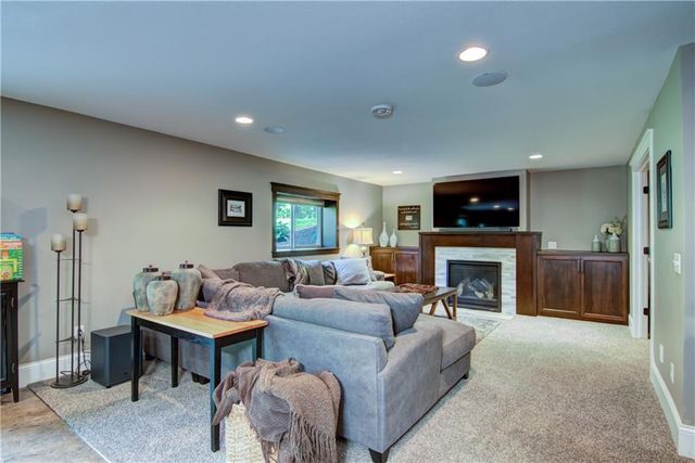 4634 S Oakwood Hills Parkway, Eau Claire, WI 54701