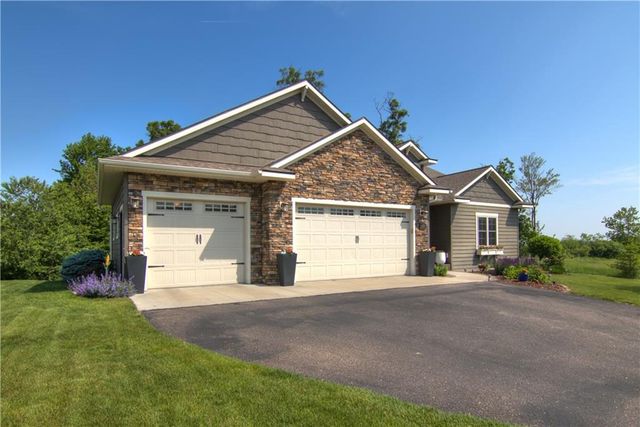 4634 S Oakwood Hills Parkway, Eau Claire, WI 54701