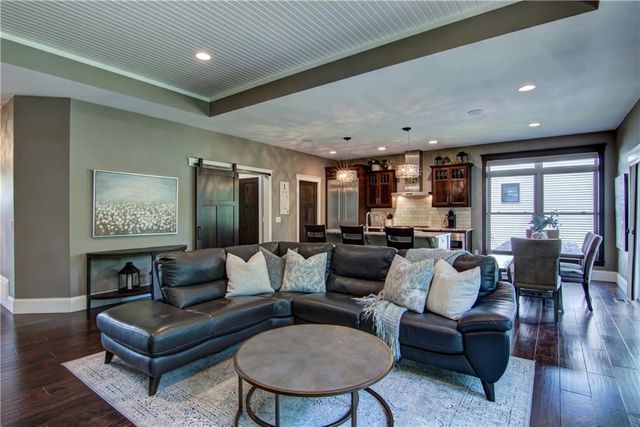 4634 S Oakwood Hills Parkway, Eau Claire, WI 54701