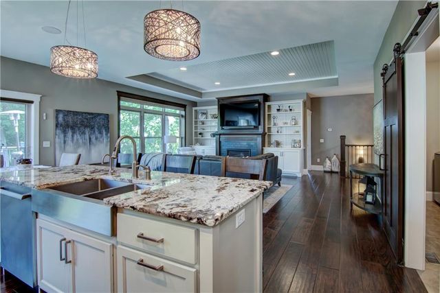 4634 S Oakwood Hills Parkway, Eau Claire, WI 54701