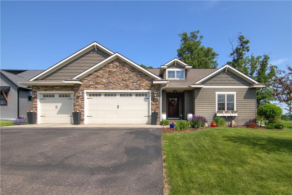 4634 S Oakwood Hills Parkway, Eau Claire, WI 54701