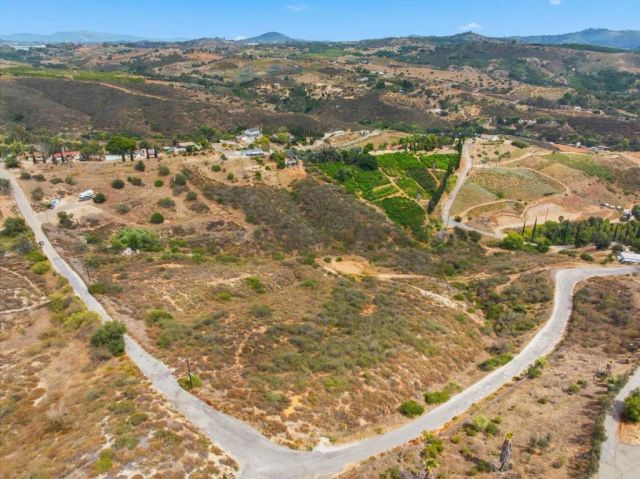 127 Rocking Horse, Escondido, CA 92026