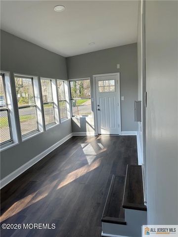 10 Lake Avenue, Keyport, NJ 07735