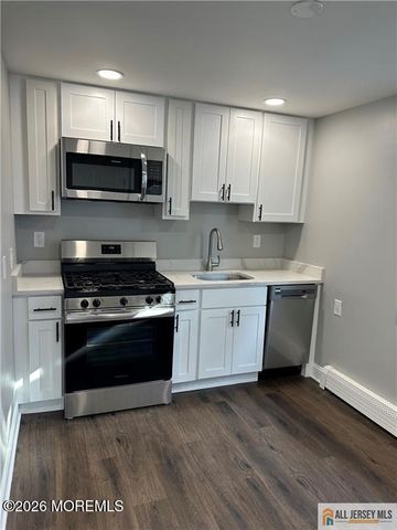 10 Lake Avenue, Keyport, NJ 07735