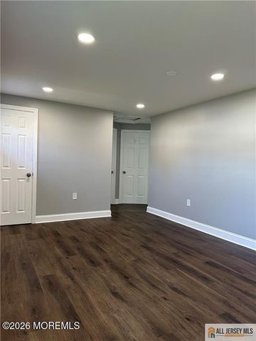 10 Lake Avenue, Keyport, NJ 07735