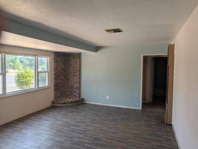 1118 4th Street, Redding, CA 96002