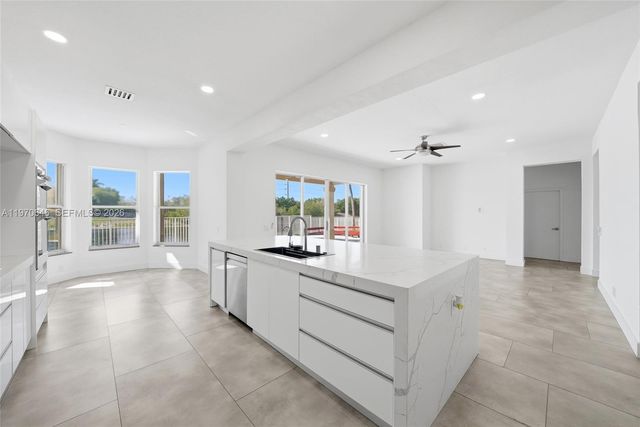 1887 Harbor View Cir, Weston, FL 33327