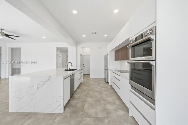 1887 Harbor View Cir, Weston, FL 33327