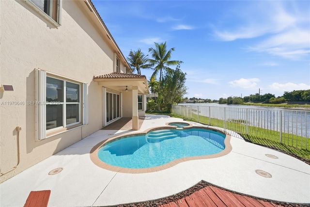1887 Harbor View Cir, Weston, FL 33327