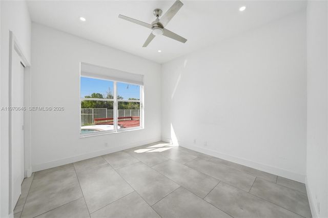 1887 Harbor View Cir, Weston, FL 33327