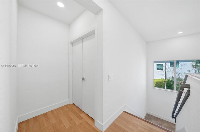 1887 Harbor View Cir, Weston, FL 33327