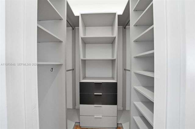 1887 Harbor View Cir, Weston, FL 33327