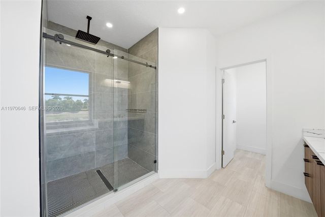 1887 Harbor View Cir, Weston, FL 33327