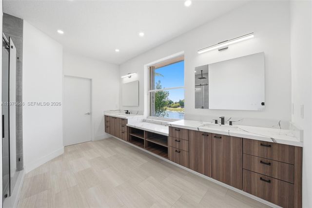 1887 Harbor View Cir, Weston, FL 33327