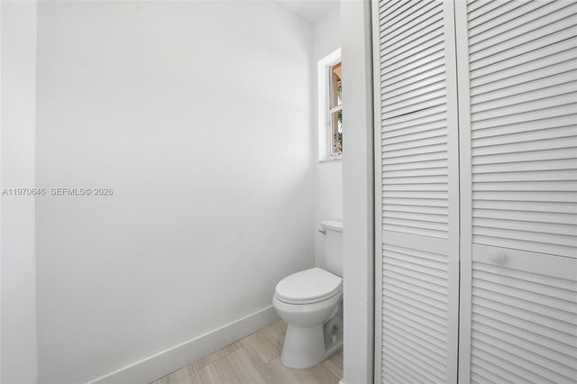 1887 Harbor View Cir, Weston, FL 33327