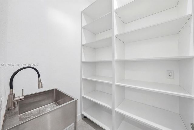 1887 Harbor View Cir, Weston, FL 33327