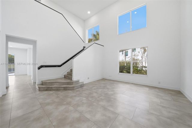 1887 Harbor View Cir, Weston, FL 33327