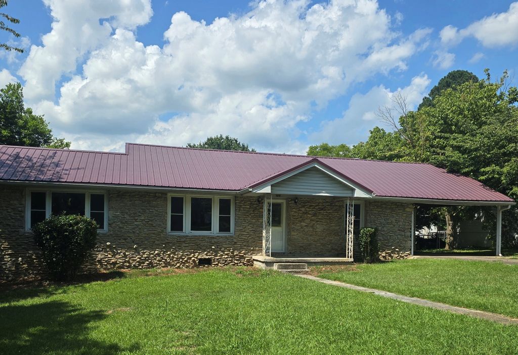703 Hatcher Dr, Fayetteville, TN 37334