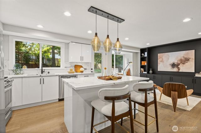 10345 36th Avenue NE, Seattle, WA 98125
